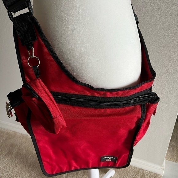 AMERICAN UNI: NEW Red Messenger Bag With Compartments and Key Ring purse. Size M - Picture 6 of 13